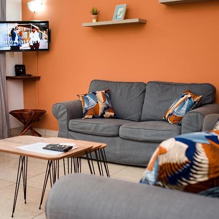 Appartement Charmant Et Lumineux Pointe Noire Luaran gambar