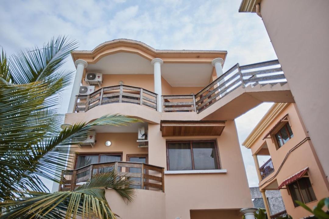 Appartement Charmant Et Lumineux Pointe Noire Luaran gambar